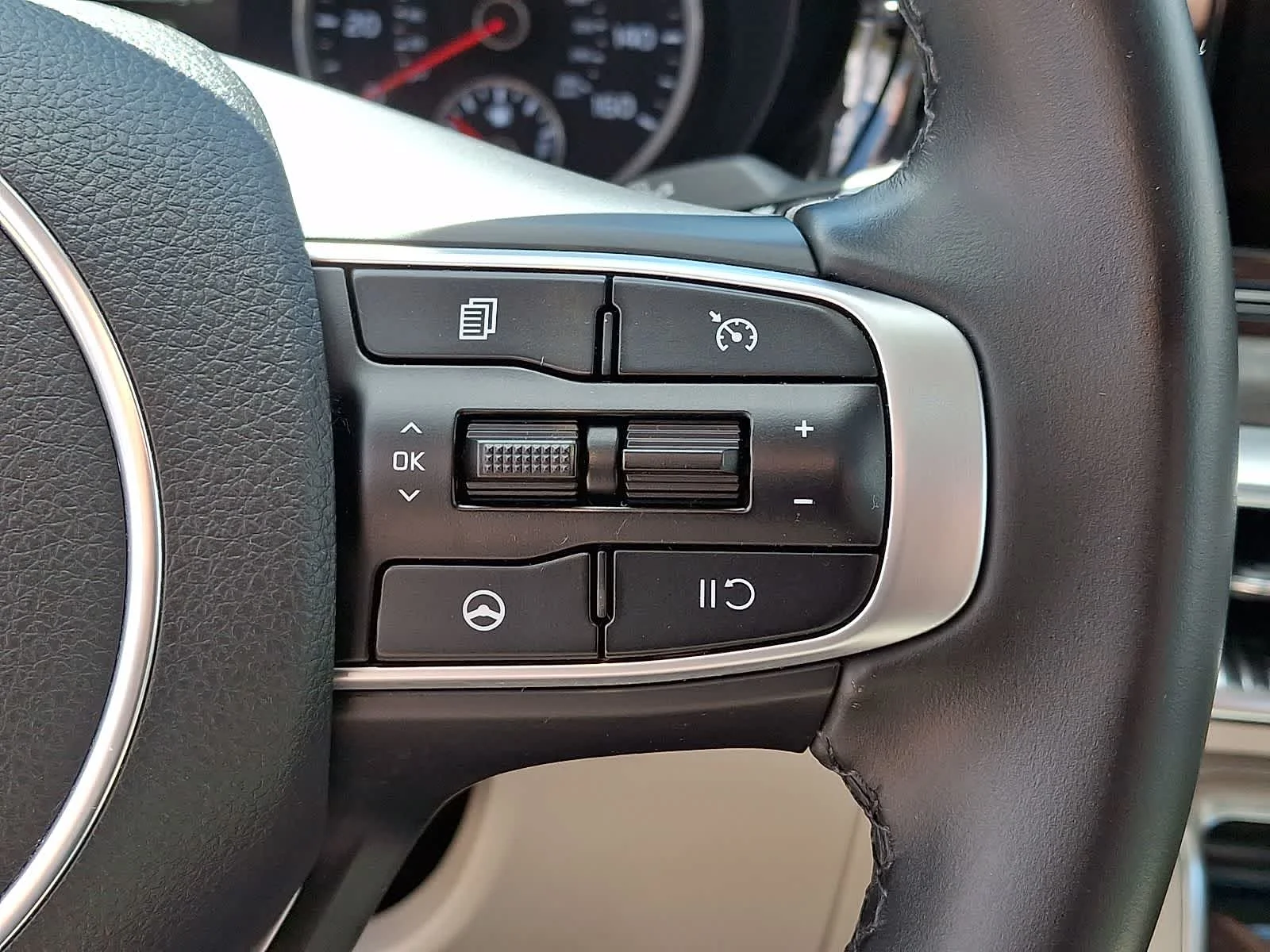 Used 2022 Ebony Black Kia EX image 24