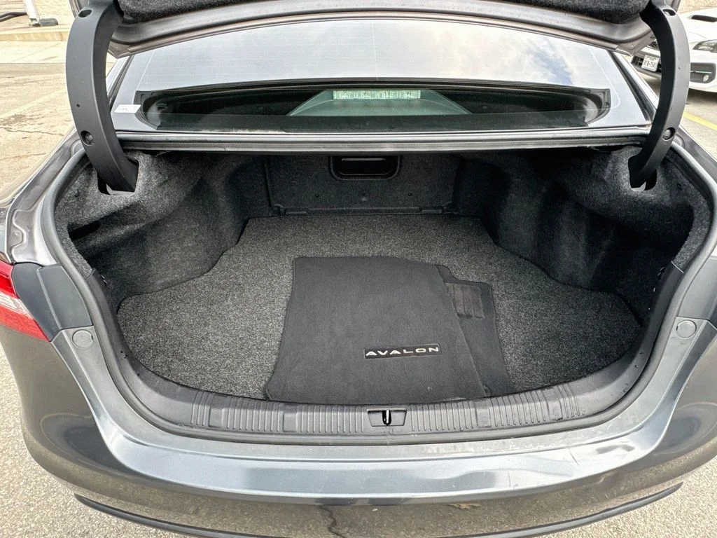 Used 2013 Gray Toyota XLE image 33