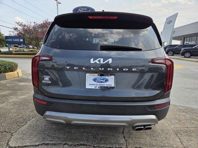 Used 2022 Gravity Grey Kia EX image 4