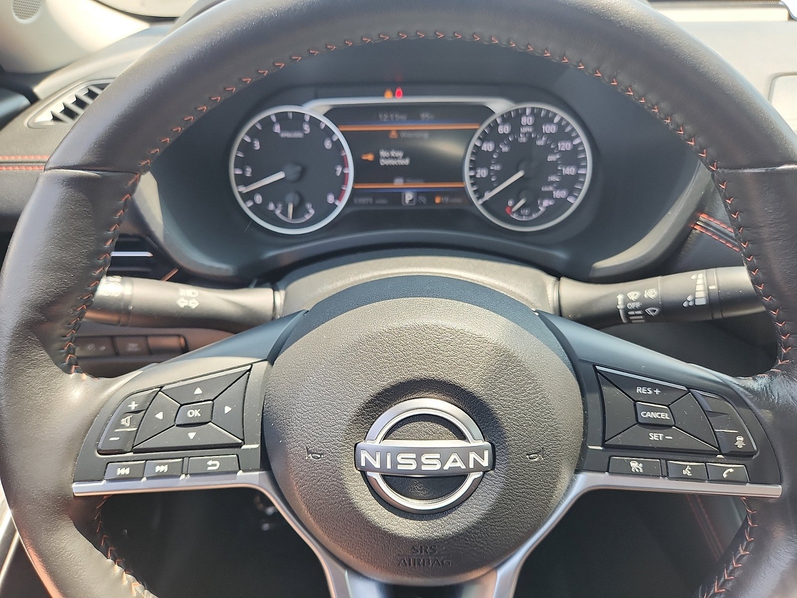Used 2025 Aspen White Tricoat/Super Black Nissan SR image 19