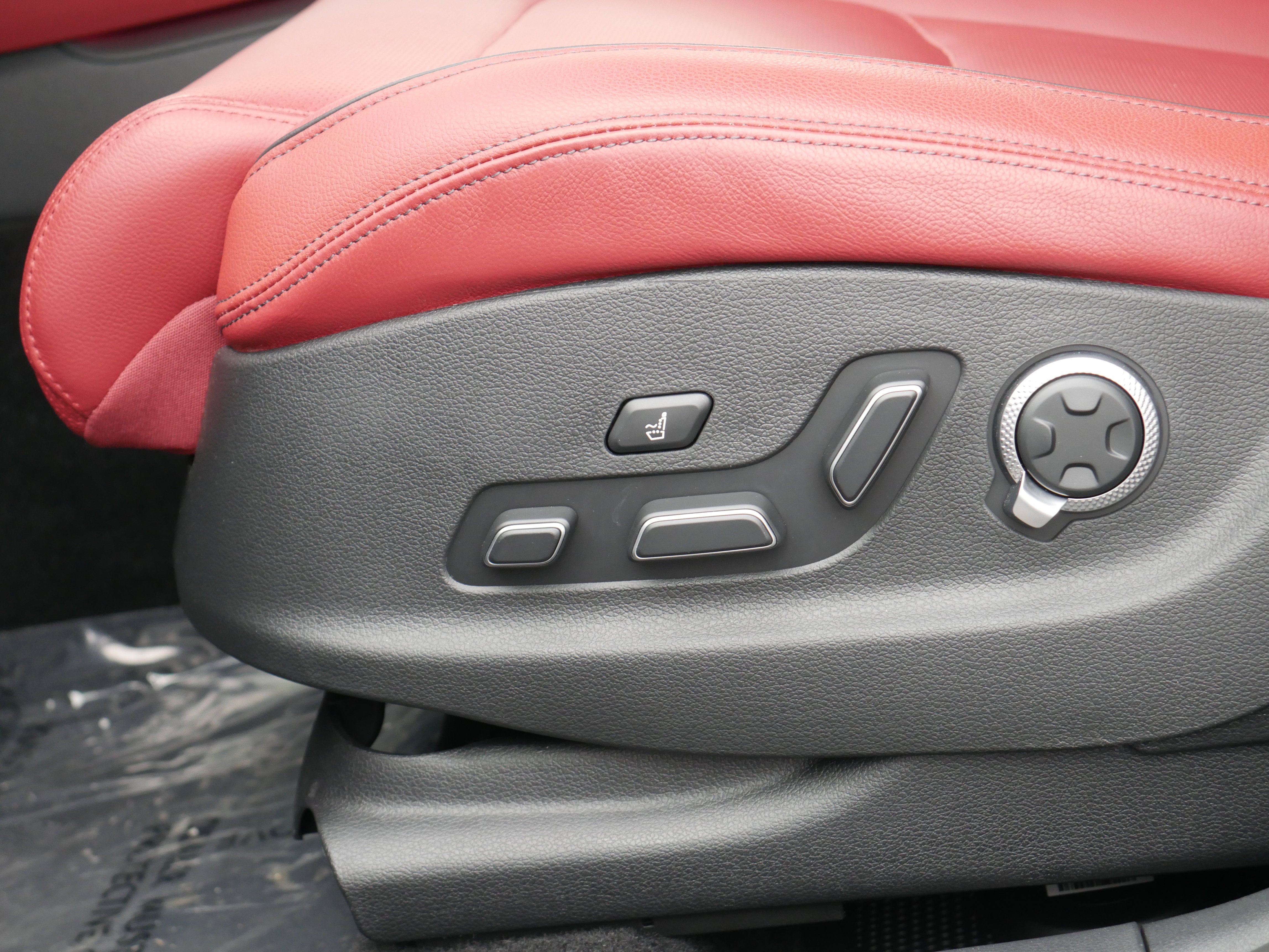 2026 GENESIS GV70 Sport Advanced - Photo 13