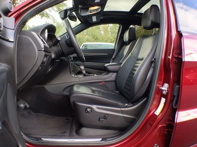 Used 2019 Red Jeep Limited image 15