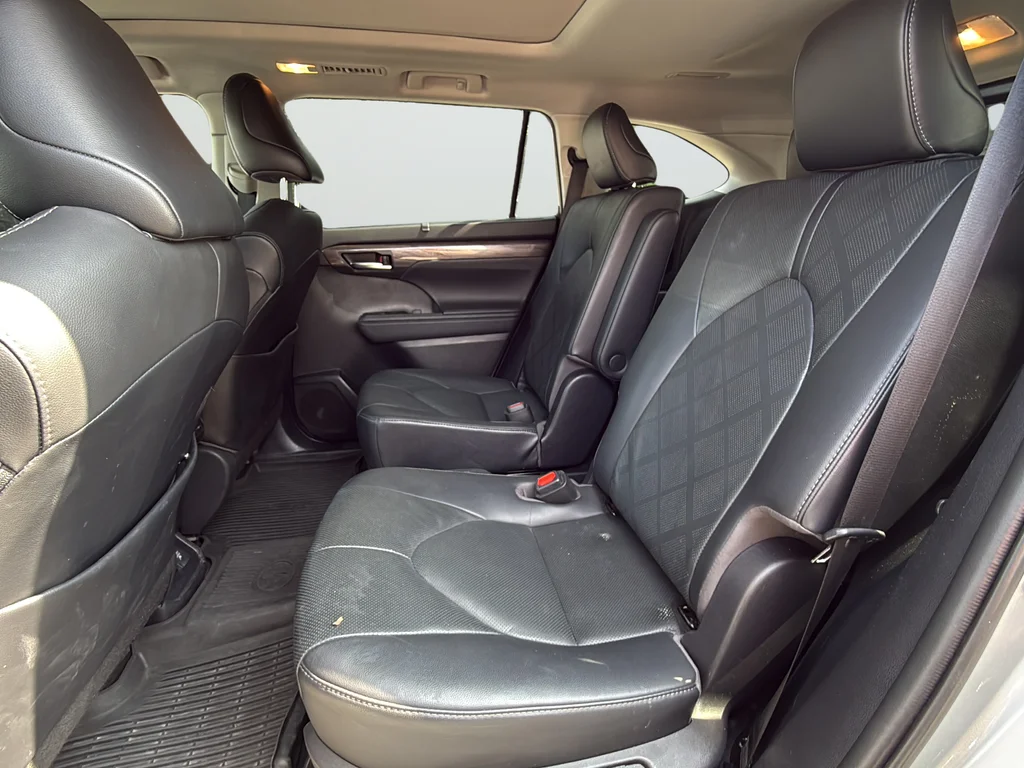 Used 2021 Silver Toyota Platinum image 27