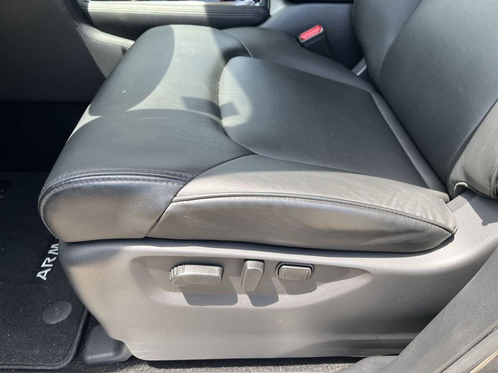 Used 2022 Gray Nissan SV image 12