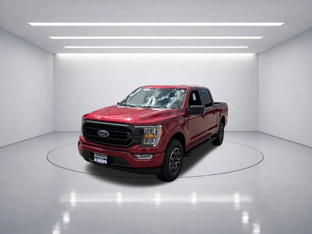 Used 2022 Rapid Red Metallic Tinted Clearcoat Ford XLT image 3