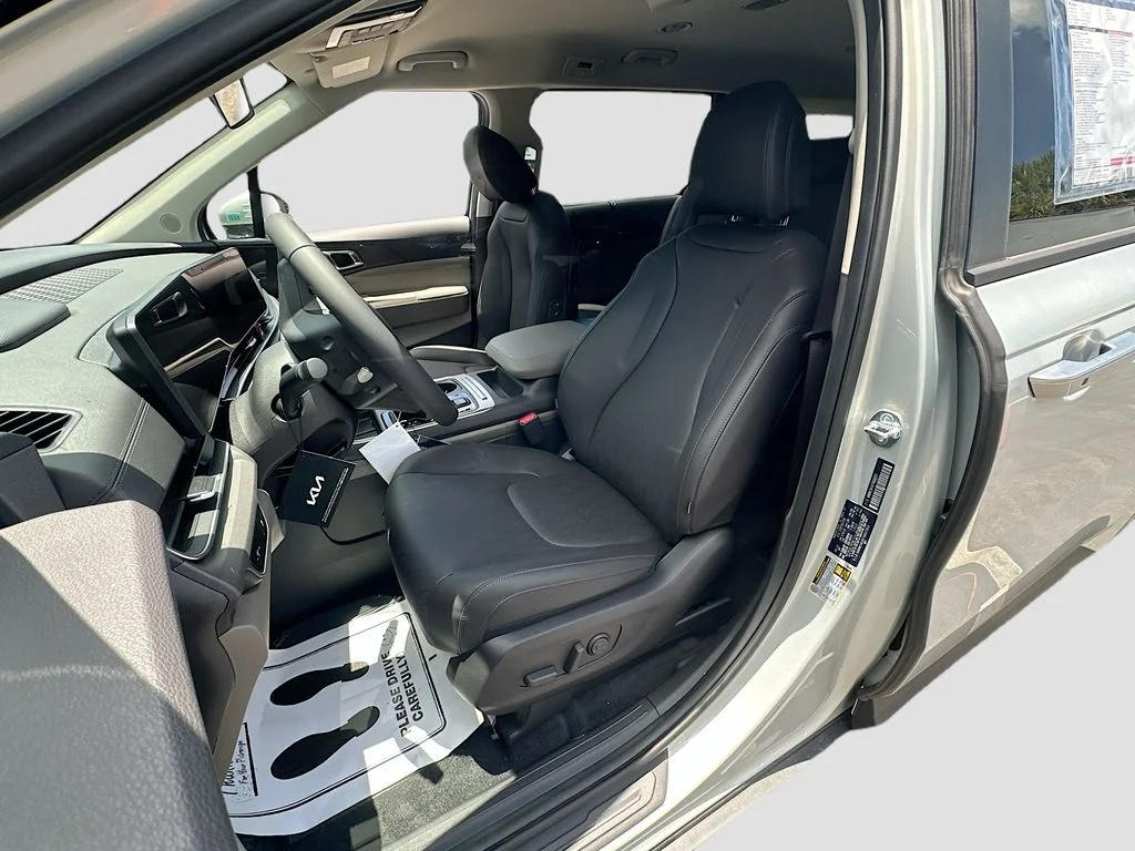 New 2026 Ivory Silver Kia EX image 21
