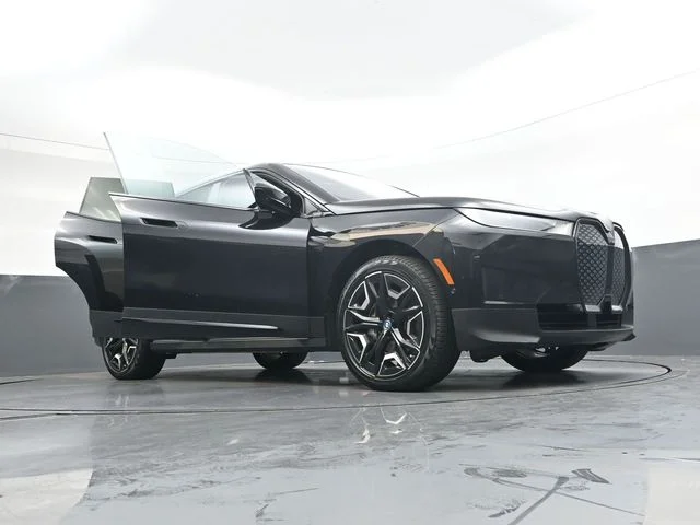 Used 2024 Black Sapphire Metallic BMW xDrive50 image 43