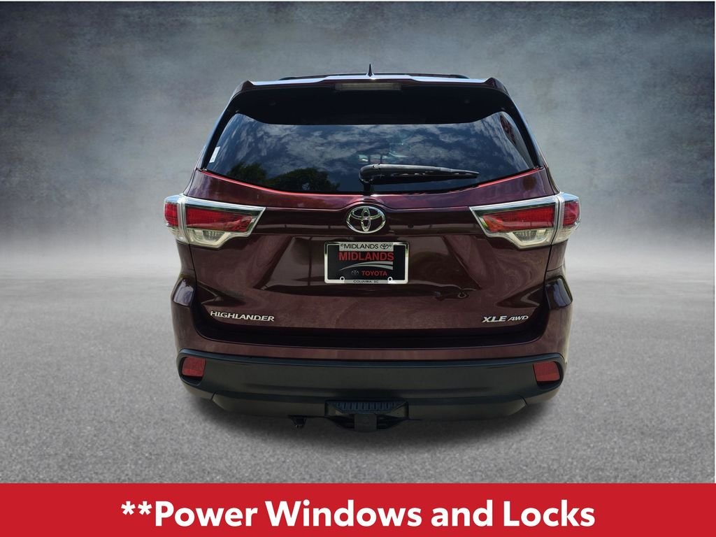 Used 2015 Red Toyota XLE V6 image 5