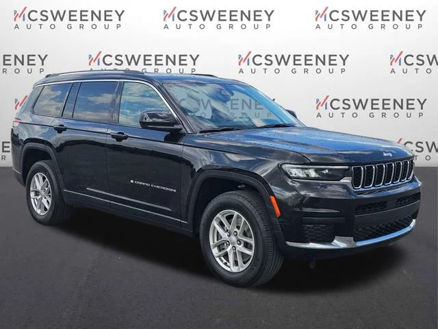 Used 2023  Jeep Laredo image 7