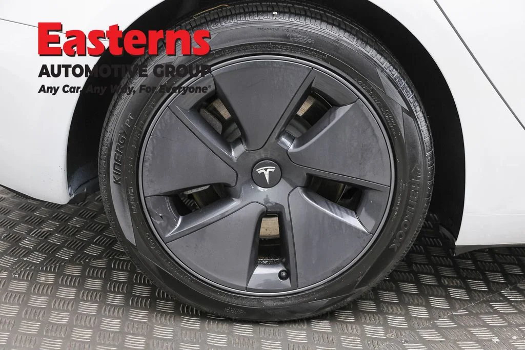 Used 2023 White Tesla Base image 23