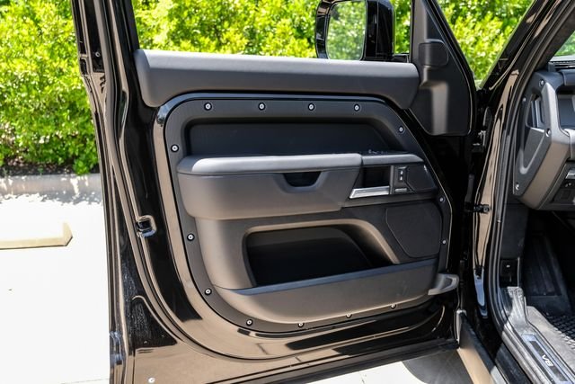 New 2026 Santorini Black Metallic Land Rover V8 image 53