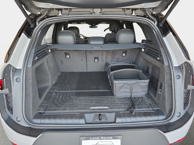 New 2026 Borasco Grey Land Rover SE image 10