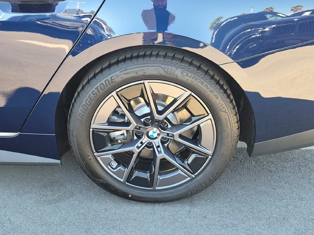 New 2026 Blue BMW eDrive40 image 32