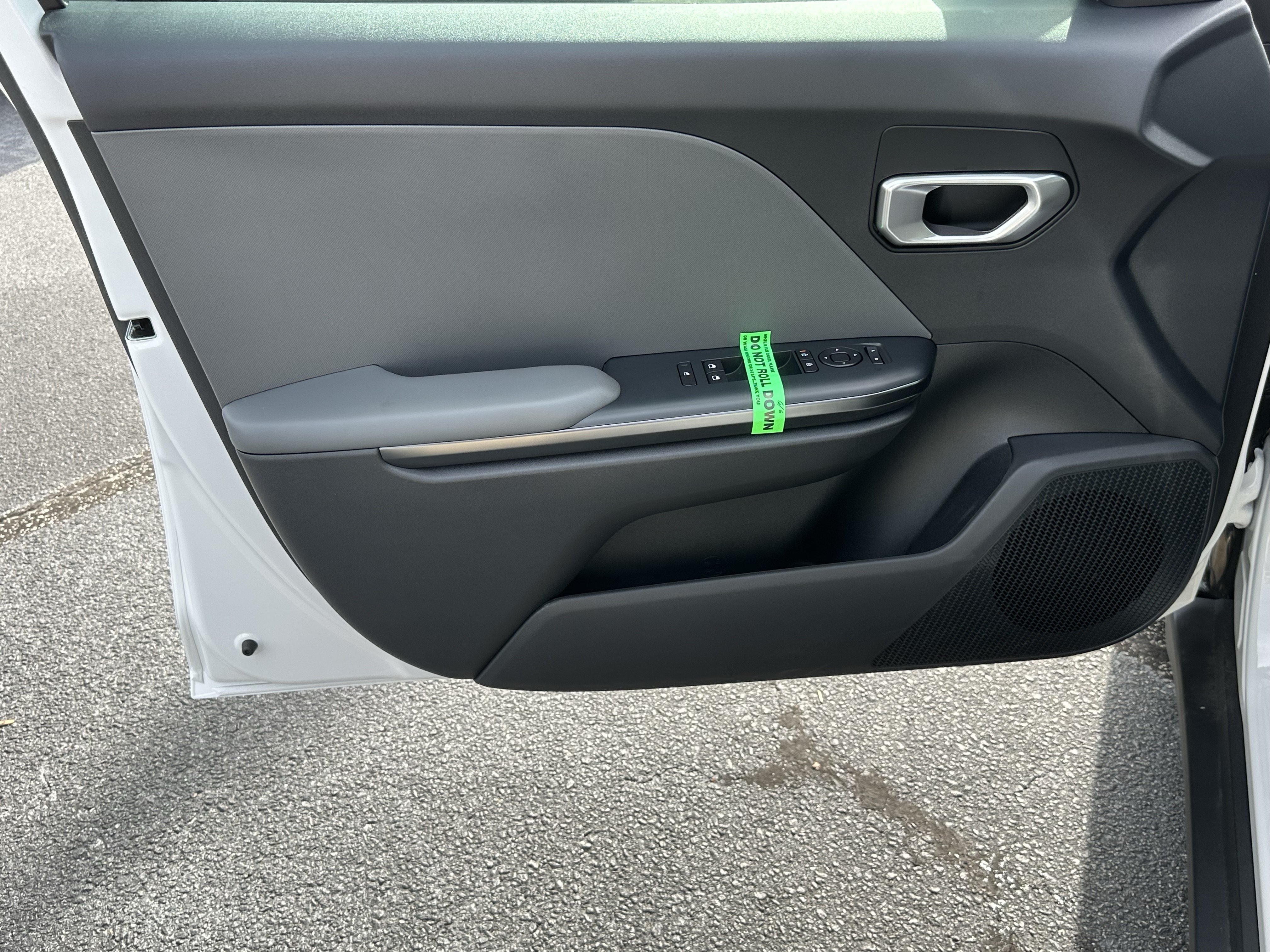 New 2026 Snow White Pearl Kia LXS image 11