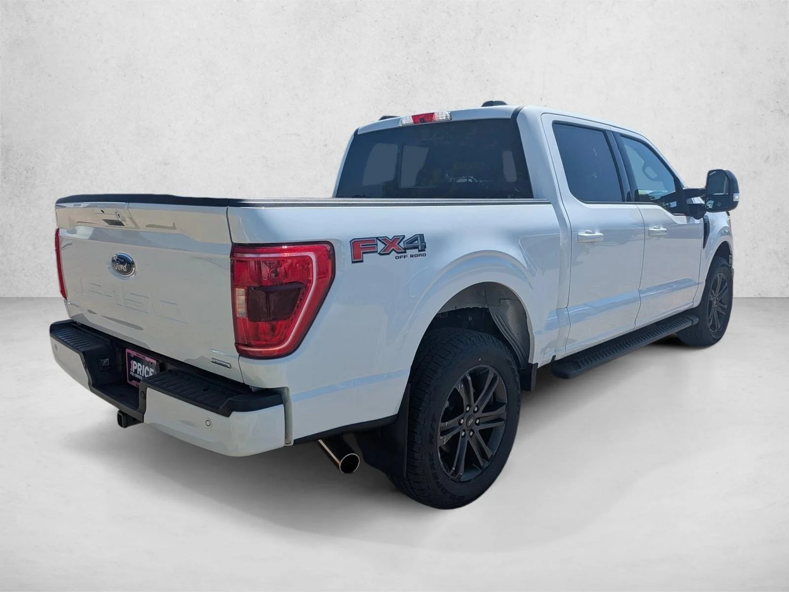 Used 2022 Oxford White Clearcoat Ford XLT image 5