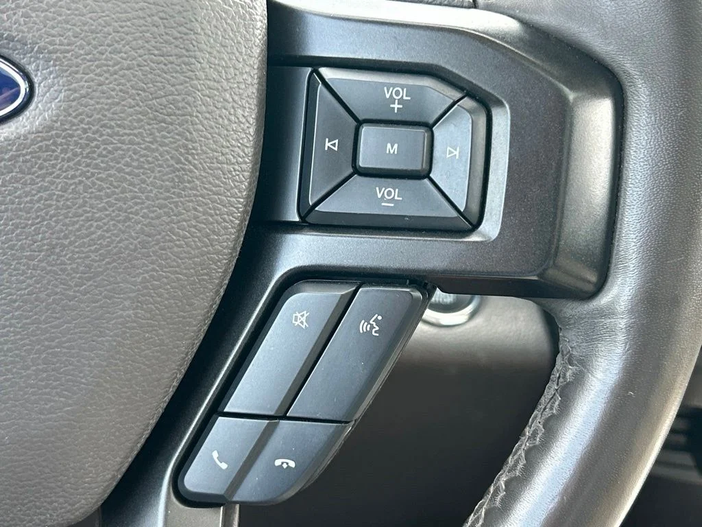 Used 2019 White Platinum Clearcoat Metallic Ford Limited image 27