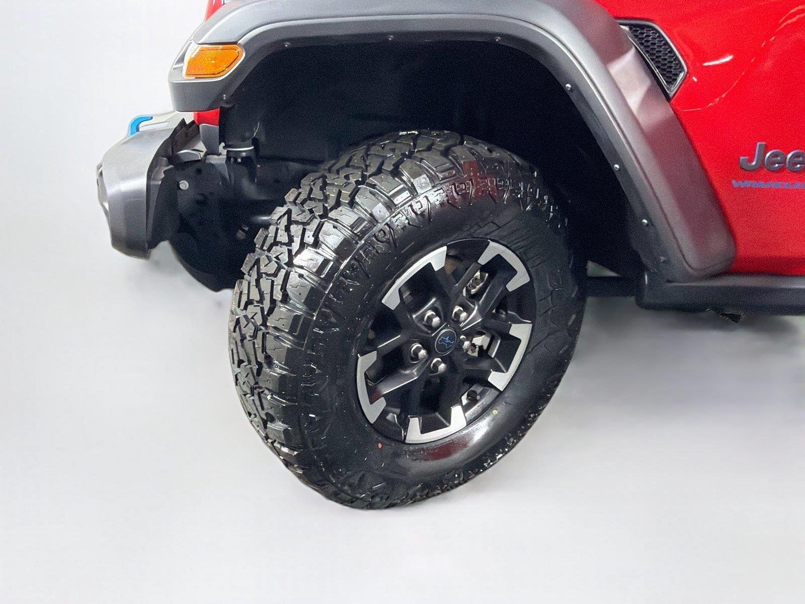 Used 2024 Firecracker Red Clearcoat Jeep Rubicon image 36