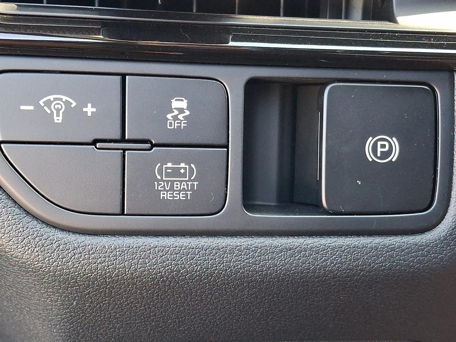 New 2026 Gravity Gray Kia LX image 12