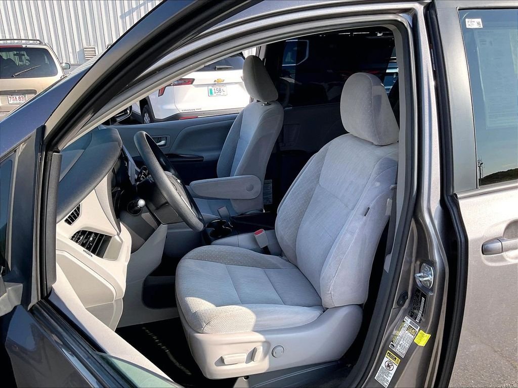 Used 2017 Gray Toyota LE image 10