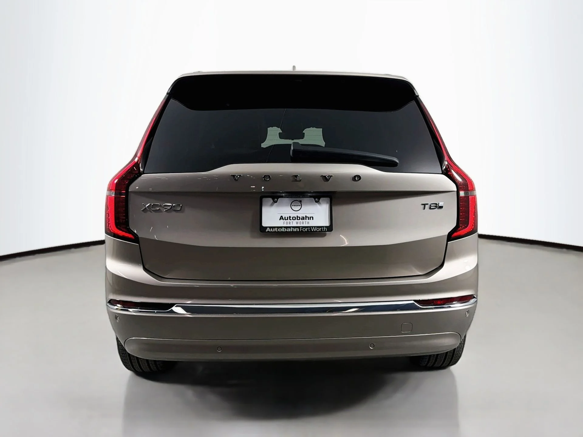 New 2026 Bright Dusk Volvo Plus image 7