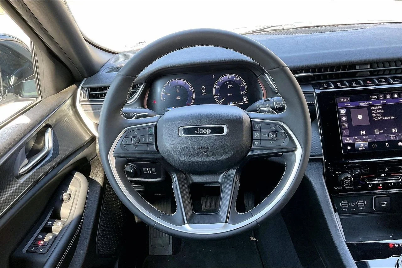 Certified Used 2023 Silver Jeep Altitude X image 10