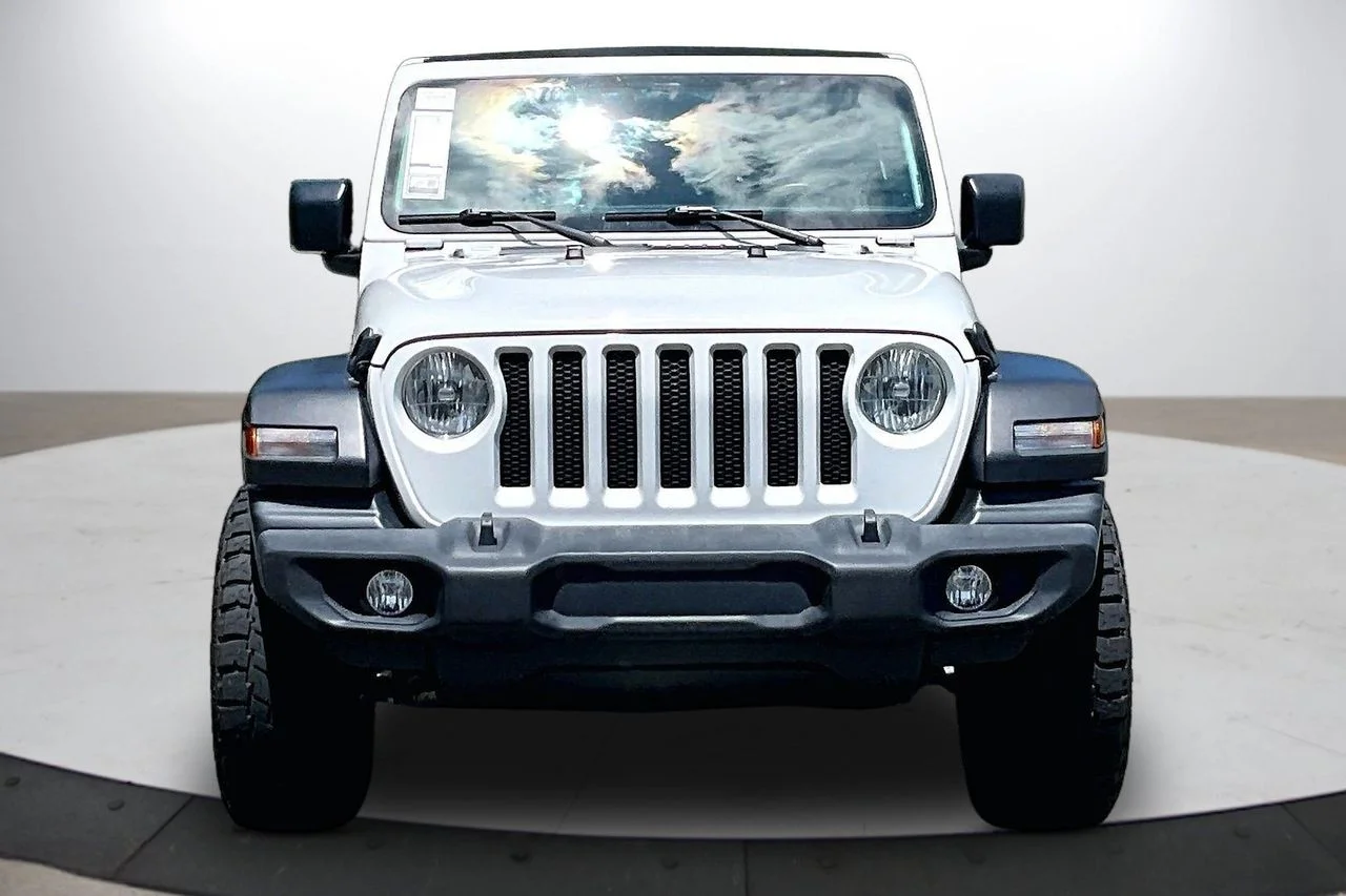 Used 2022 White Jeep Sport S image 3