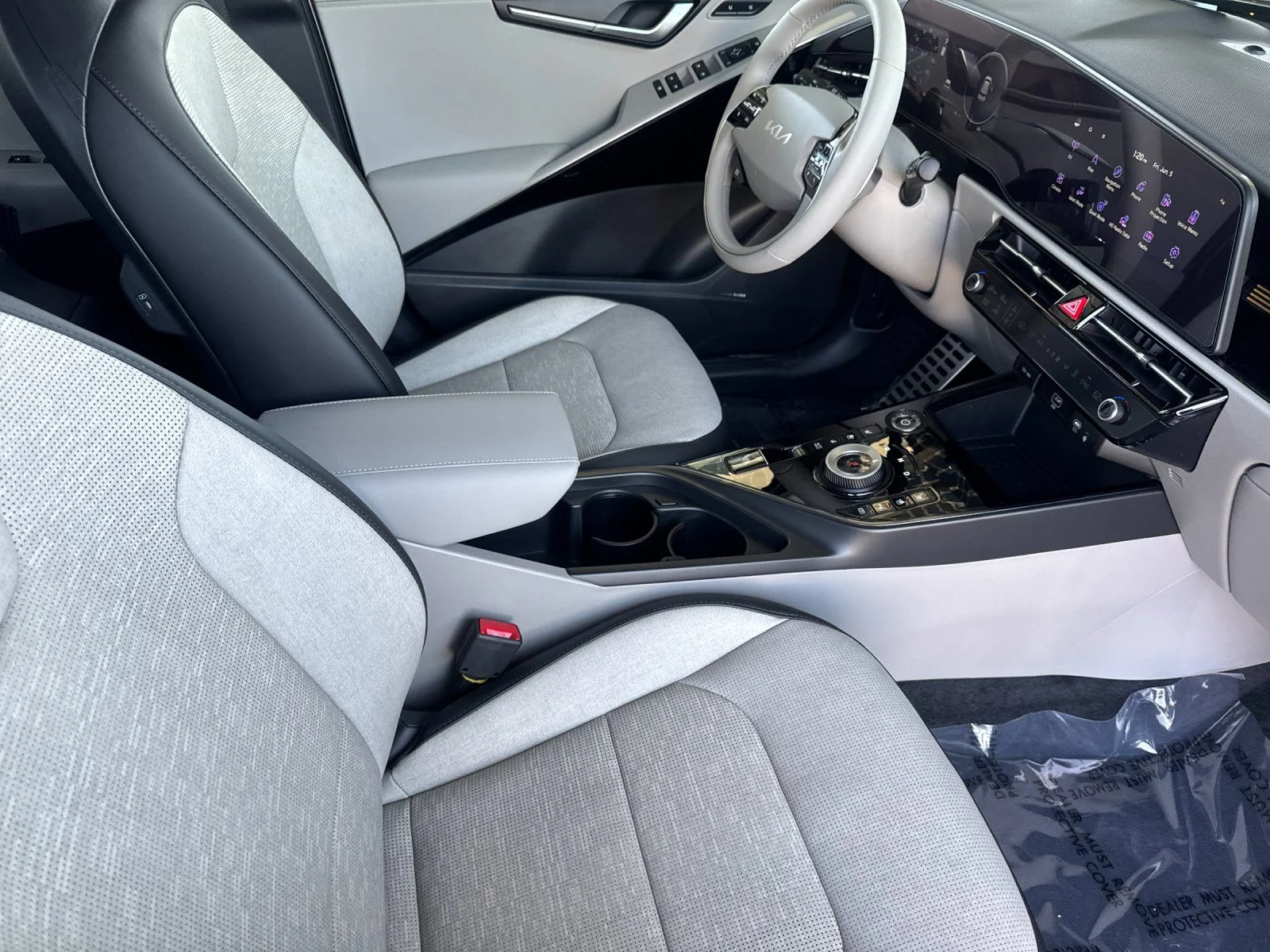 New 2026 White Kia Wave image 17