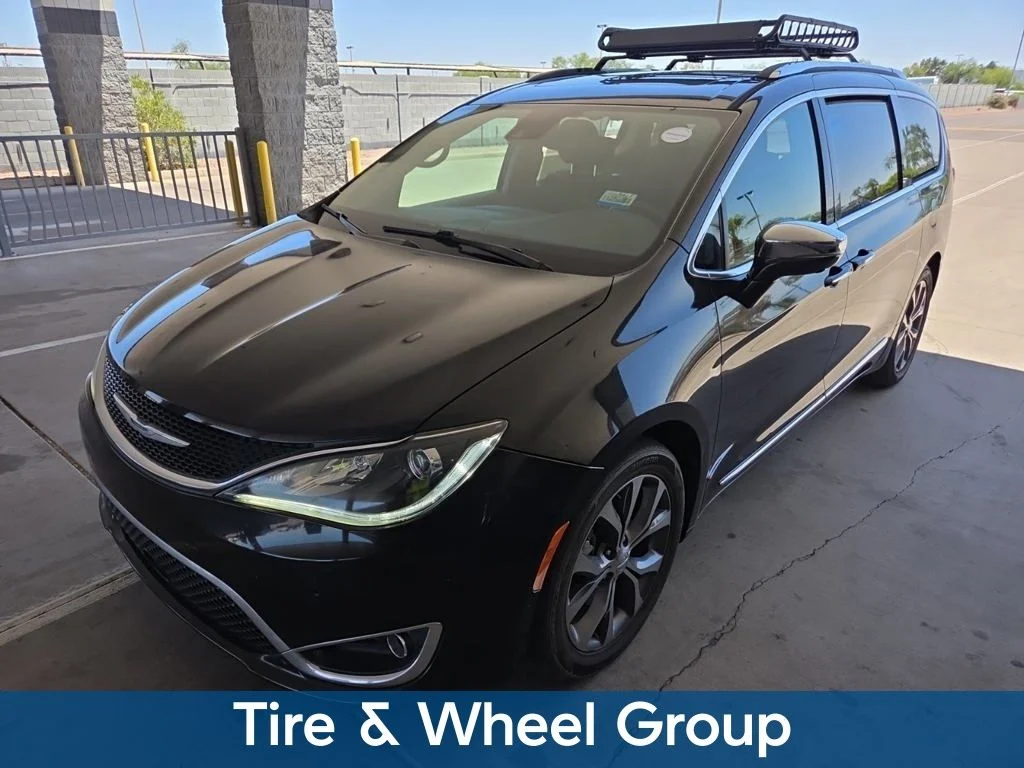 Used 2018 Black Chrysler Limited image 7