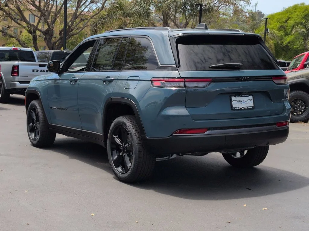 New 2026 Steel Blue Exterior Paint Jeep Limited image 6