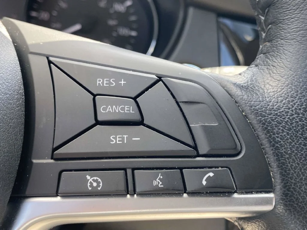 Certified Used 2022 White Nissan SV image 29