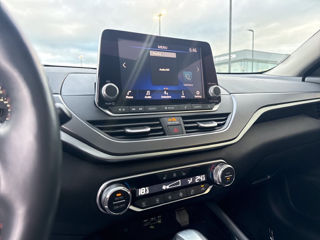 Used 2023 White Nissan 2.5 SR image 18