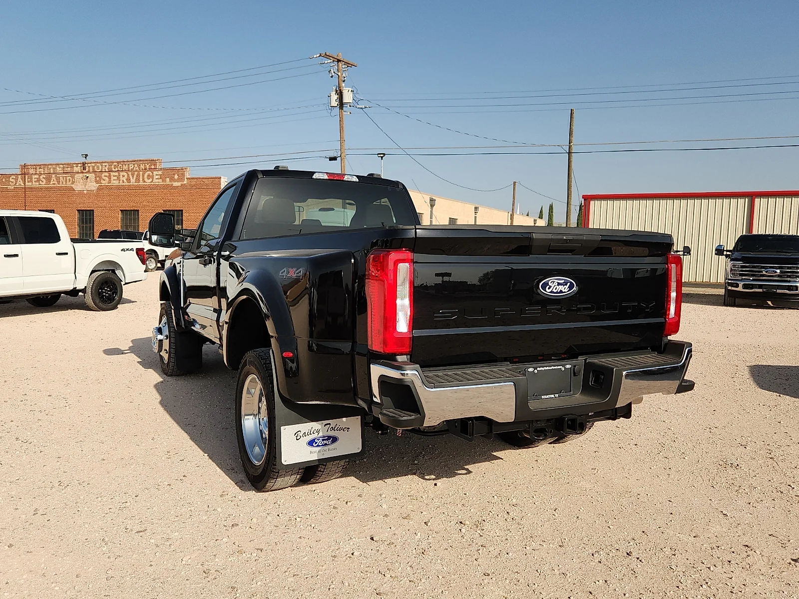 New 2027 Agate Black Metallic Ford XLT image 5