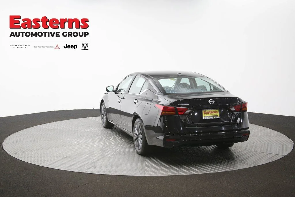 Used 2025 Black Nissan 2.5 SV image 65