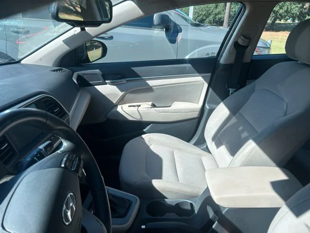 Used 2020 Black Hyundai Value Edition image 4