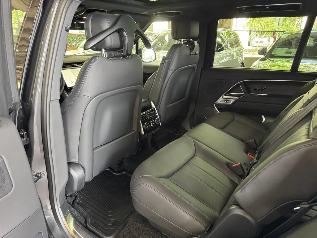 New 2026 Carpathian Grey Land Rover SE image 15