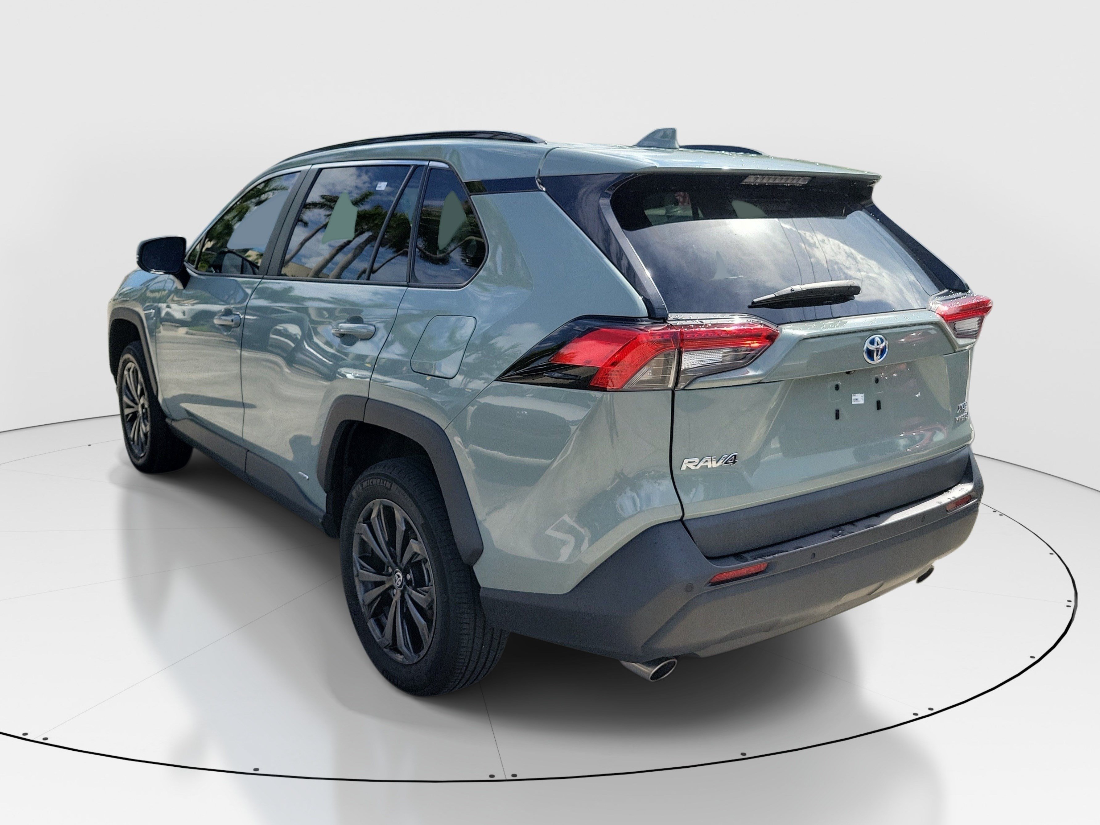 Used 2023 Lunar Toyota Hybrid XLE Premium image 5