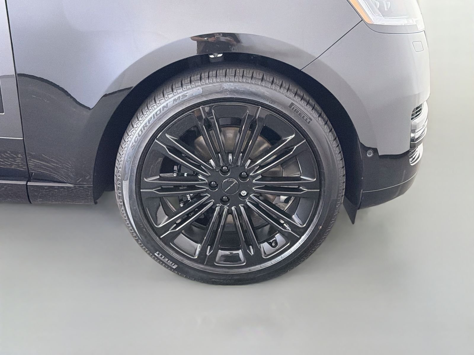 New 2026 Santorini Black LAND ROVER SE image 35