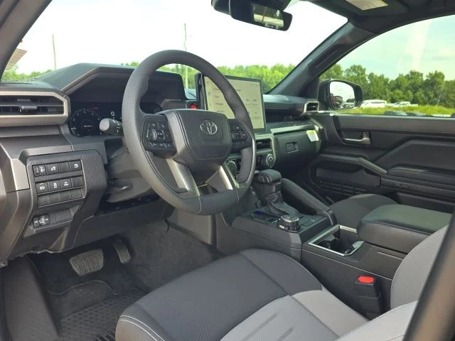 Used 2025  Toyota  image 23