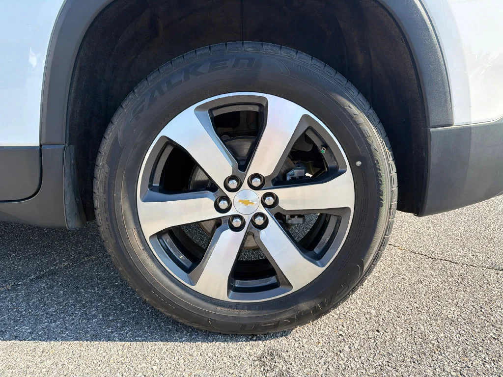 Used 2018 White Chevrolet 3LT image 20