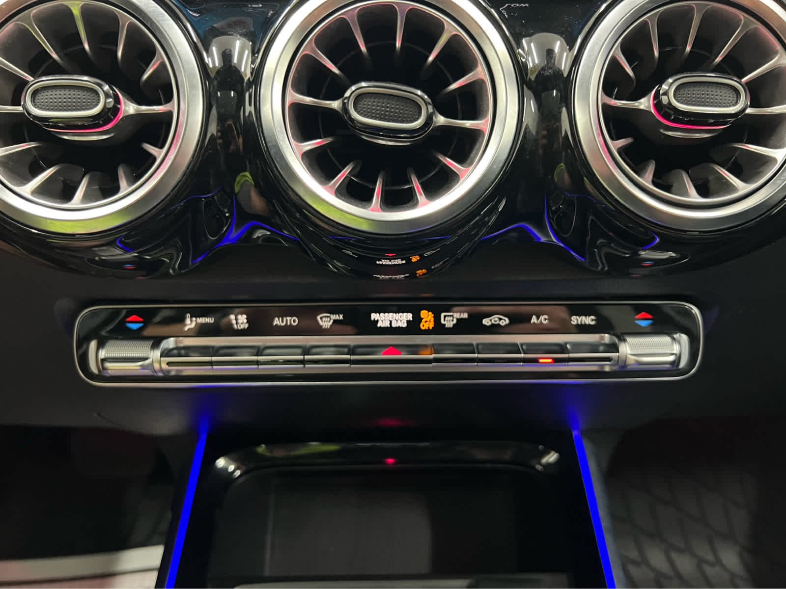 Used 2022 Denim Blue Metallic Mercedes-Benz GLB 250 image 30
