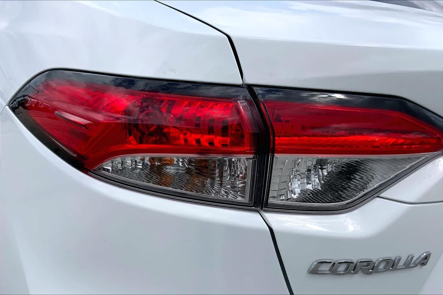 Used 2026 Ice Cap Toyota LE image 28