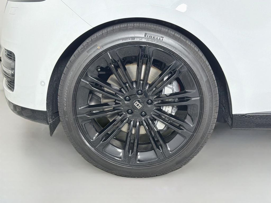 New 2027 Fuji White Land Rover SE image 33
