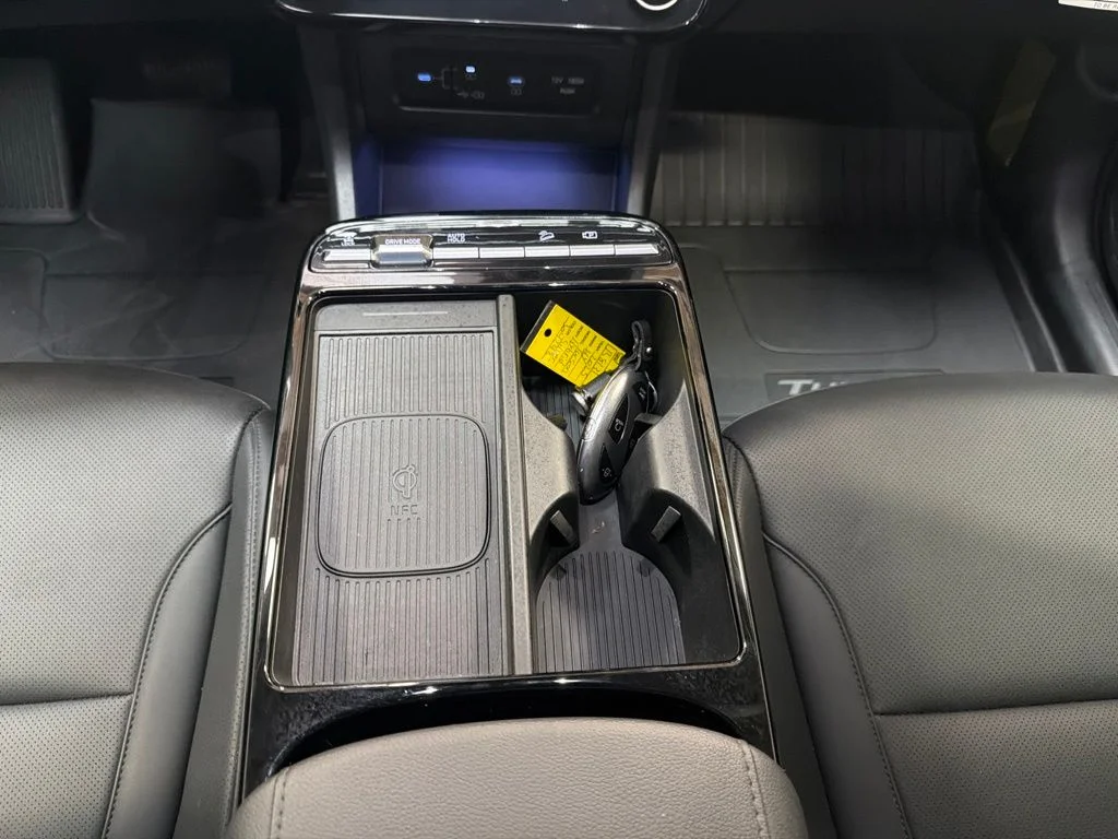 Used 2025 Shimmering Silver Hyundai SEL Convenience image 22
