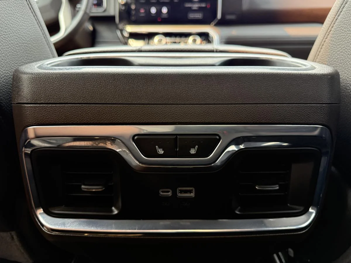 Used 2025 Silver GMC Denali image 19