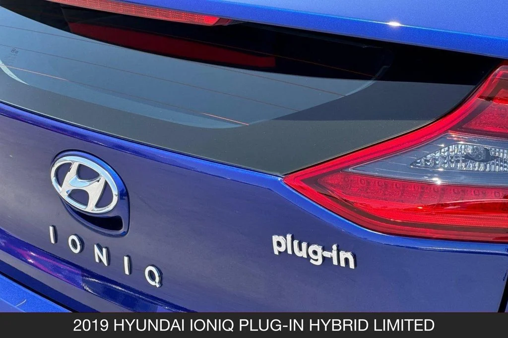Used 2019 Blue Hyundai Limited image 29