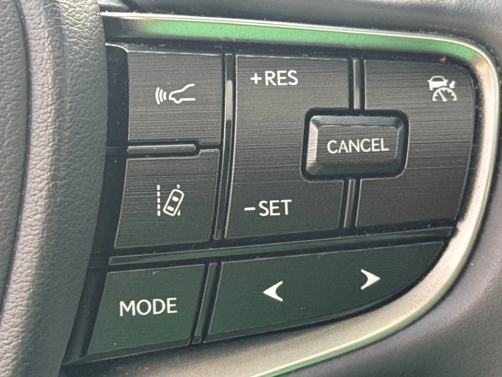 Used 2022 White Lexus 300h image 25