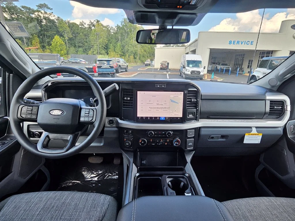 New 2027 Oxford White Ford F-350® XLT image 6