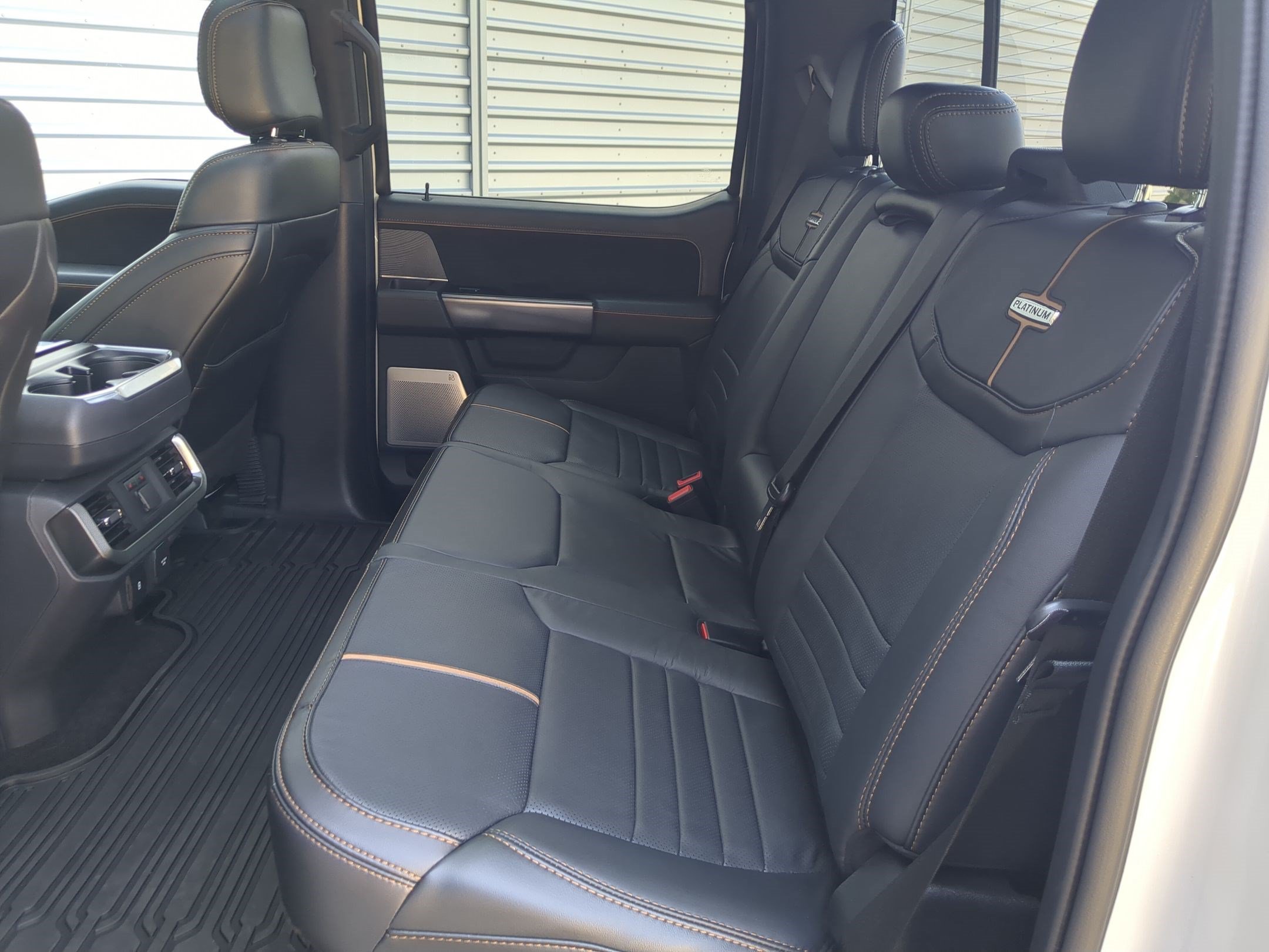 Used 2022 Star White Metallic Tri-Coat Ford Platinum image 31