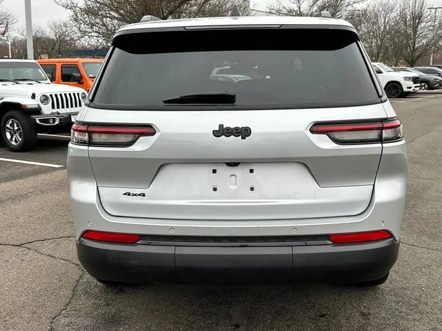 Certified Used 2023 Silver Jeep Altitude image 3
