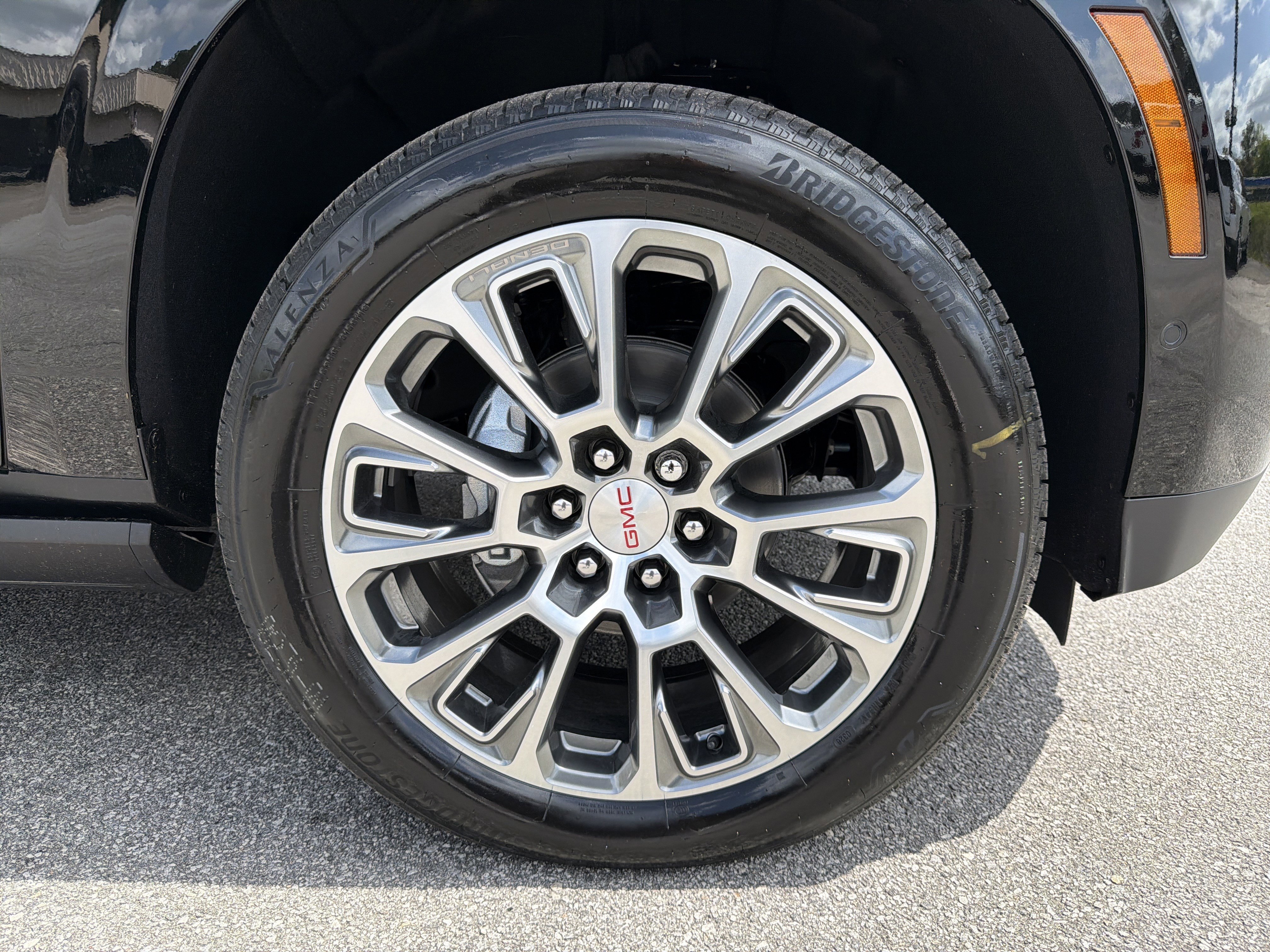 2026 GMC Yukon XL Denali - Photo 12